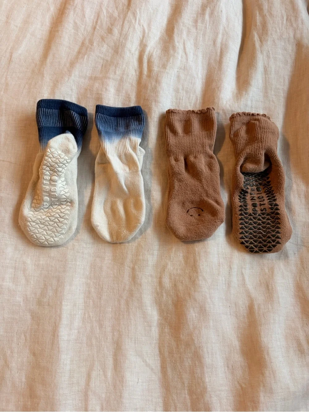 Women's No-Show Grip Socks - Blue & Brown